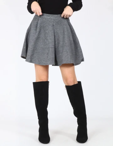 Fusta Bershka, gri
