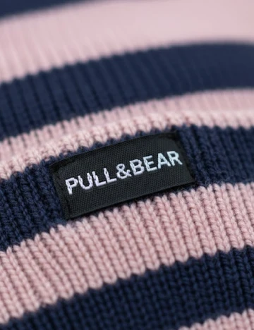 Caciula Pull&Bear, bleumarin/roz