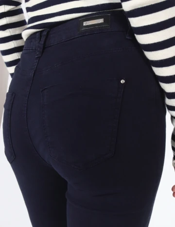 Blugi Bershka, bleumarin