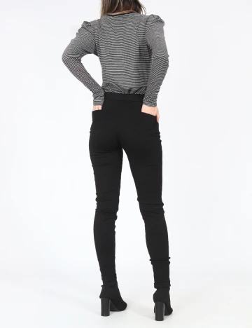 Pantaloni Bershka, negru