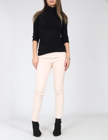 Pantaloni Bershka, roz pal