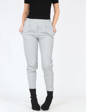 Pantaloni Bershka, gri