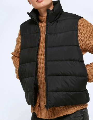 Vesta Noisy May, negru