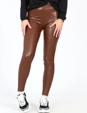 Pantaloni Bershka, maro