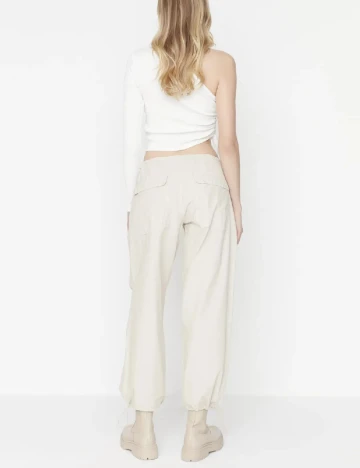Pantaloni TRENDYOL, ecru