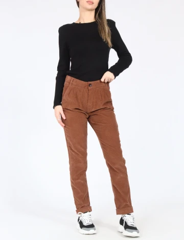 Pantaloni Bershka, maro