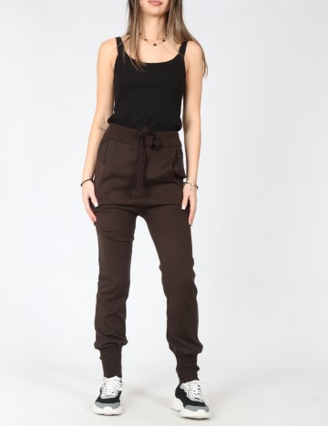 
						Pantaloni Bershka, maro