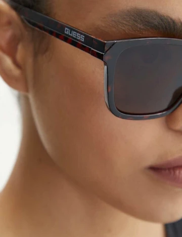 Ochelari de soare Guess, maro inchis