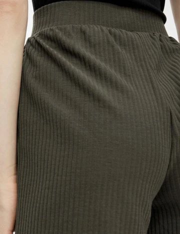 Pantaloni scurti Pieces, kaki, M