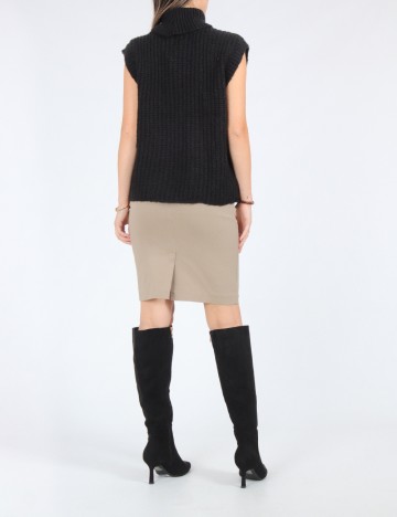 Vesta Vila, negru, S